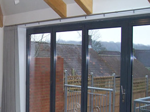 30mm silver Silent Gliss Metropole fitted at Patio Doors in North London close up centre joiner
