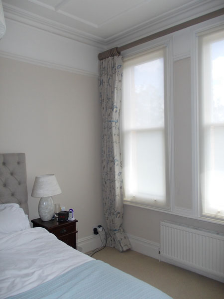 Pole curtain and voile blind